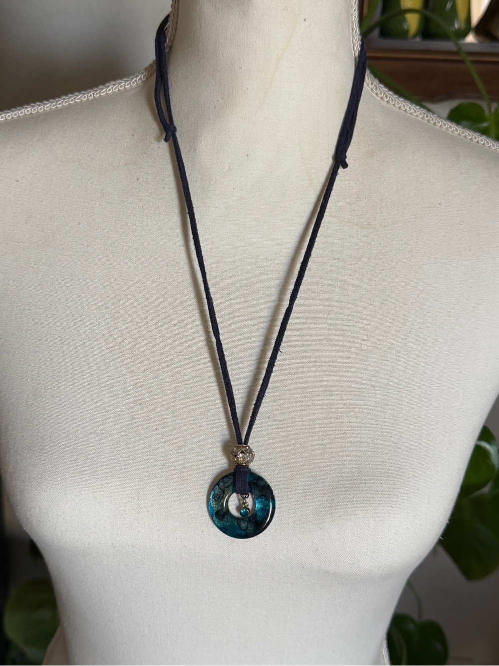 Vintage Teal & Blue Glittering Lucite Pendant Hoop Necklace